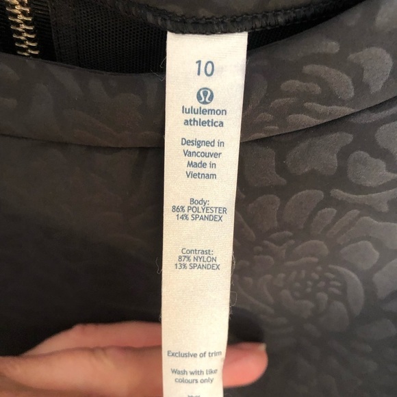 Lululemon Athletica size 10 black on black print pull over jacket mesh detail - Picture 5 of 16